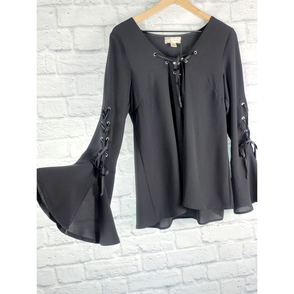 NWT BAND OF GYPSIES BLACK LACE UP BELL SLEEVE BOHO TOP - SMALL - Picture 9 of 10